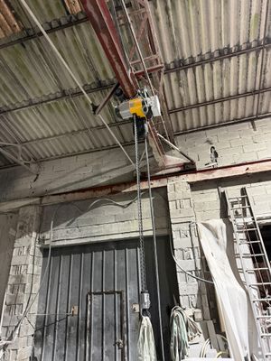 M4 – 1 Palan de marque YALE, 400 volts, capacité 2 tonnes - Photo 1