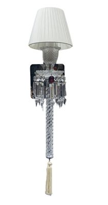 l'image d'une lampe avec un abat-jour blanc