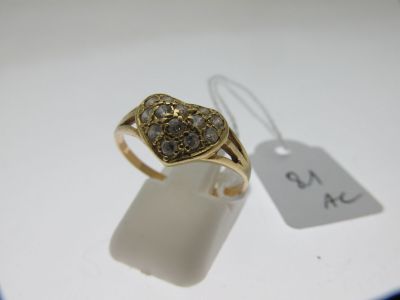 une image représentant une bague en or sertie d'un diamant brun