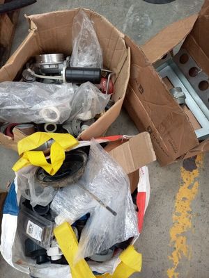 Dans 1 carton et 1 sac, divers de raccords, rallonge, clapet…