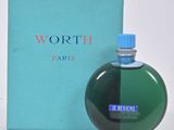 un flacon de parfum bleu et vert à côté d'une boîte bleue
