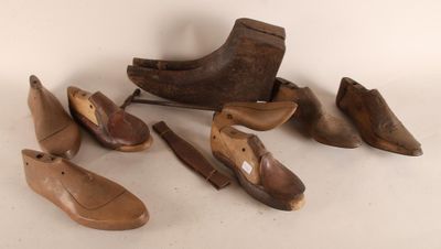 [ MODE ] Réunion de neuf embauchoirs dont 4 paires En l'état - Photo 1