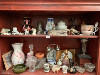 Lot de bibelots : chaufferette, vases et divers