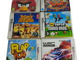 de nombreux jeux vidéo exposés sur la table