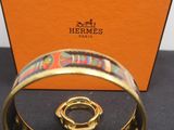 Bracelet « bang » Hermès en or, au motif coloré