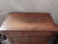 COMMODE en noyer à quatre tiroirs. (photo 5)