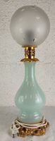 Lampe à pétrole en opaline verte. (photo 2)