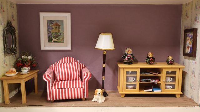 Diorama. Composition miniature, dans une vitrine en bois, vitre e...