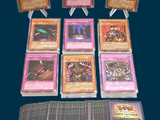 beaucoup de cartes sur la table