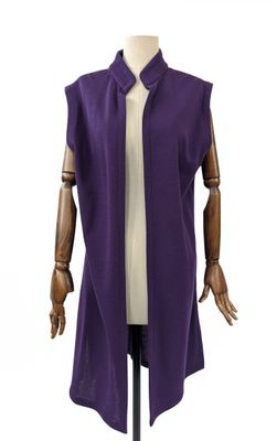 gilet violet sur un mannequin