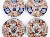 un lot de quatre assiettes en porcelaine japonaise d'Imari