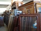 many different types of furniture in this room