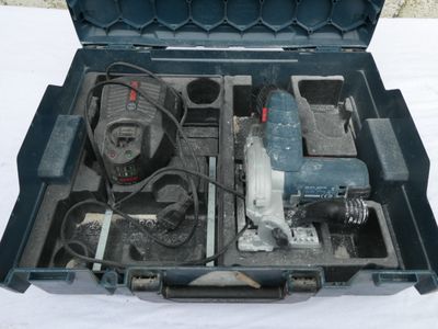 Scie circulaire BOSCH GKS 12V avec chargeur et batterie - dans coffret