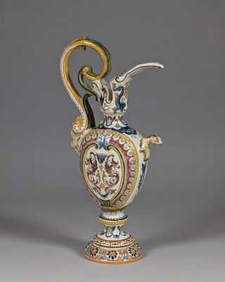 a vase with a dragon on the top of it