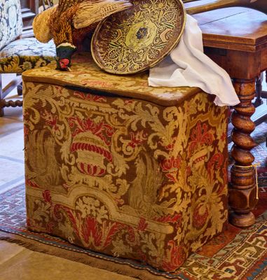 une image représentant une table sur laquelle est posé un panier