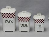 cinq récipients blancs et rouges portant des inscriptions noires