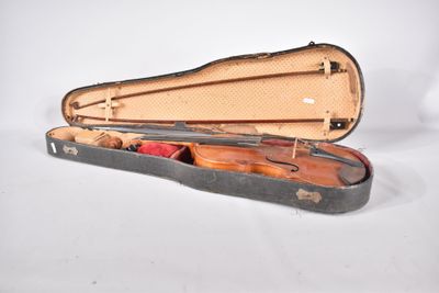 un étui à violon contenant un violon