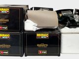 plusieurs boîtes d'articles assortis sont empilées les unes sur les autres