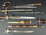 a lot of different types of knives on the table