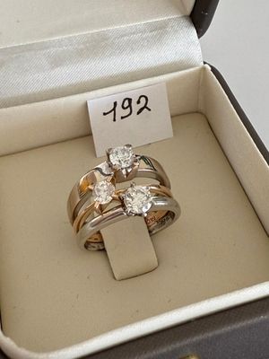 Bague Trilogie 2 ors, rehaussée de 3 motifs sertis de 3 beau…