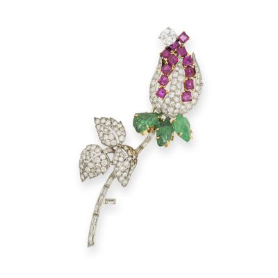 une broche en forme de rose, sertie de diamants et de rubis