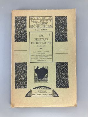 un vieux livre sur lequel figure l'image d'un chat