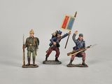 trois figurines de soldats tenant des drapeaux et se tenant côte à côte