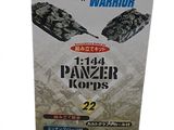 La boîte du jeu de cartes « Challenger 2 Warrior » est exposée.