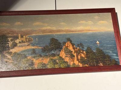 une photo d'un tableau accroché au mur