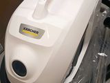a vacuum that is sitting on the floor next to a box