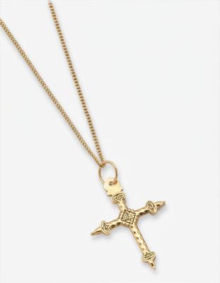 un pendentif en forme de croix en or avec une chaîne, sur fond blanc