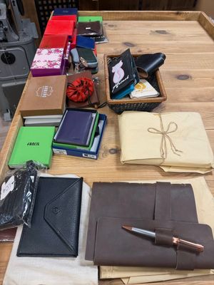 STOCK DE PETITES PIÈCES DE MAROQUINERIE - Photo 1