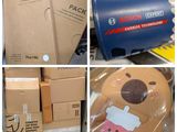Plusieurs photos de cartons et de colis sont empilées les unes sur les autres