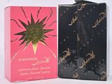 deux boîtes de parfum posées l'une à côté de l'autre sur une surface blanche