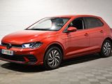 une Volkswagen Polo rouge à hayon, à hayon, à hayon, à hayon, à hayon, à hayon, à hayon, à hayon, à hayon, à hayon, à hayon, à hayon, à hayon, à hayon, à hayon, à hayon, à hayon