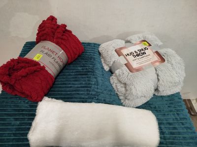 Lot de 25 plaids - différents modèles