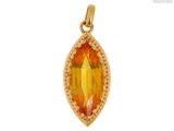une photo d'un pendentif en or jaune orné d'une citrine facettée