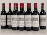six bouteilles de vin sont alignées sur une table