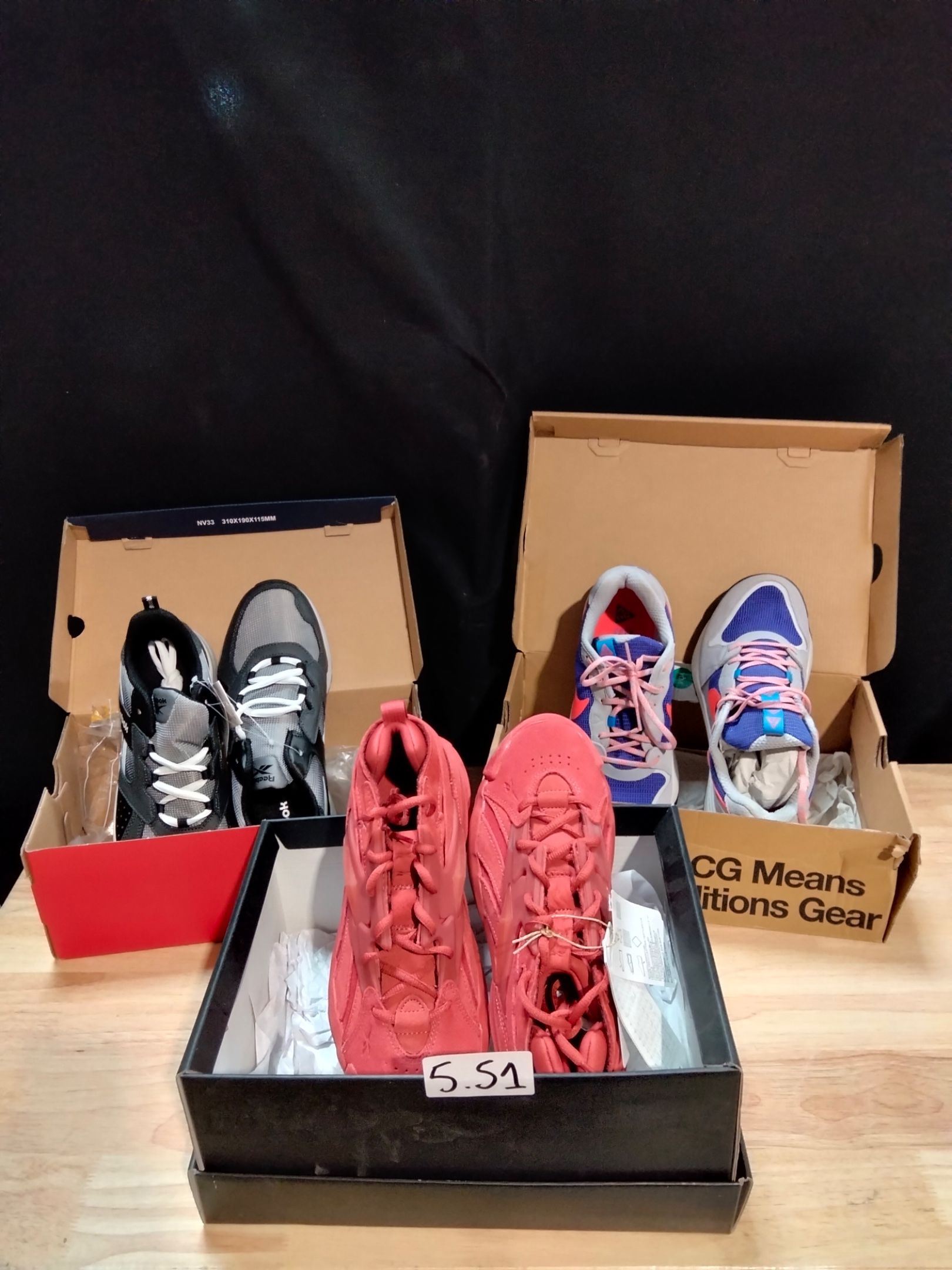 Lot de 3 paires de chaussures Taille 39 (Reebok supreme 2.0,…