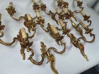 Série de 8 appliques en bronze doré et ciselé à deux bras de… (photo 4)
