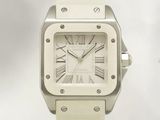 une montre blanche dont le cadran est orné de chiffres romains