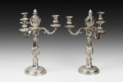 paire de chandeliers plaqués argent