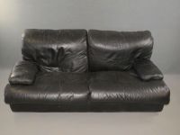Canapé en cuir noir. Usagé. Dimensions : 80 x 170 x 95 cm. (photo 2)