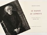 une image représentant un livre sur lequel figure la photo d'un homme assis sur une chaise