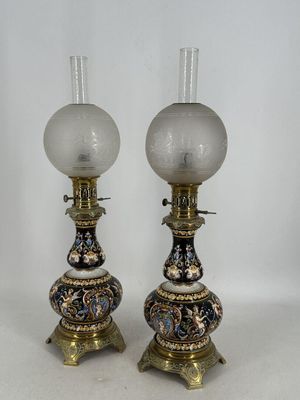 paire de lampes de table anciennes en laiton et en verre, sur pied