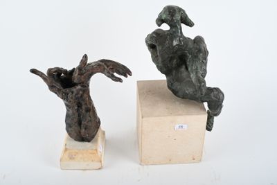 deux sculptures empilées l'une sur l'autre