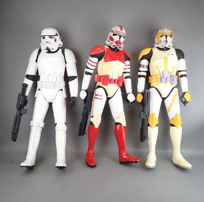star wars action figures are lined up against a gray background