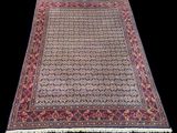 un ancien tapis persan à motifs rouges et bleus