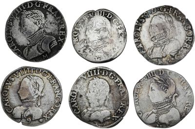 six pièces de monnaie romaines antiques représentant des têtes d'hommes et de femmes