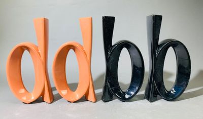 une paire de ciseaux placée à côté du mot « do »